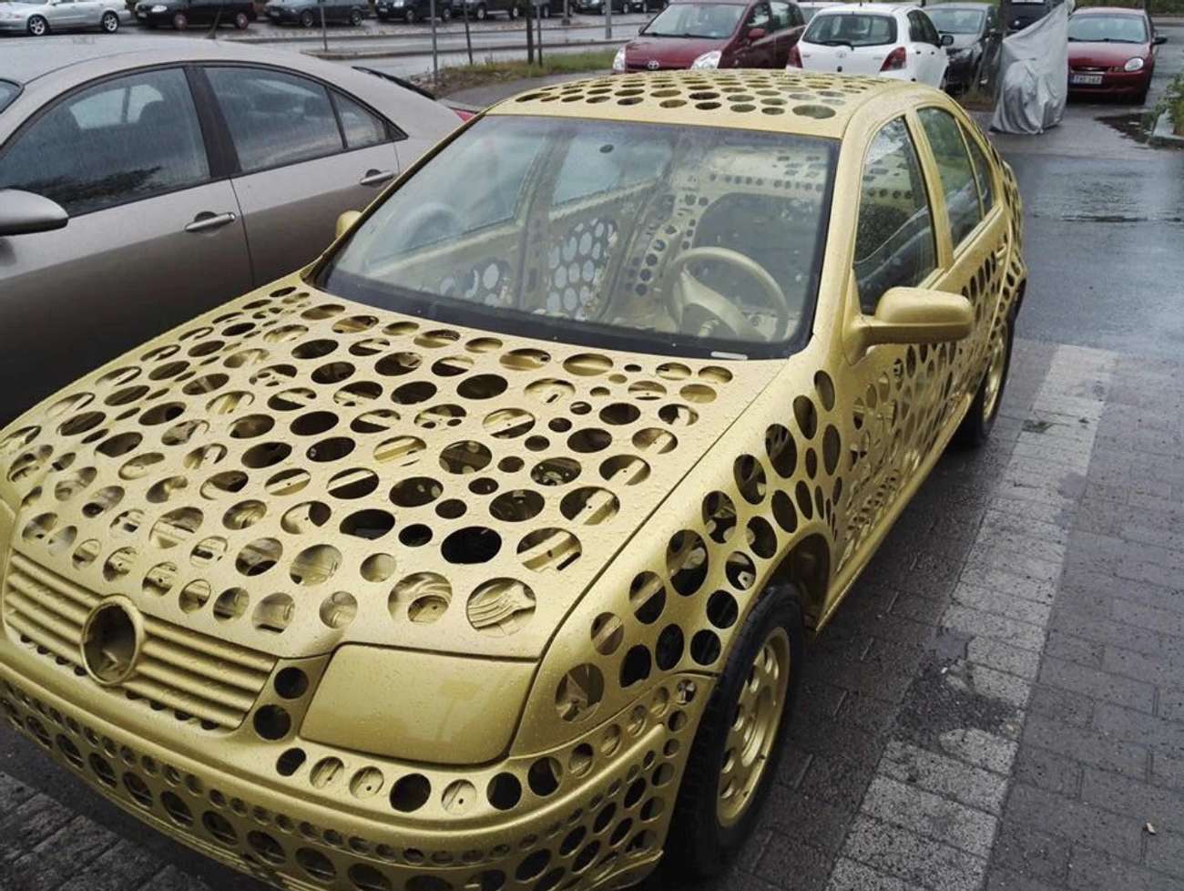 808